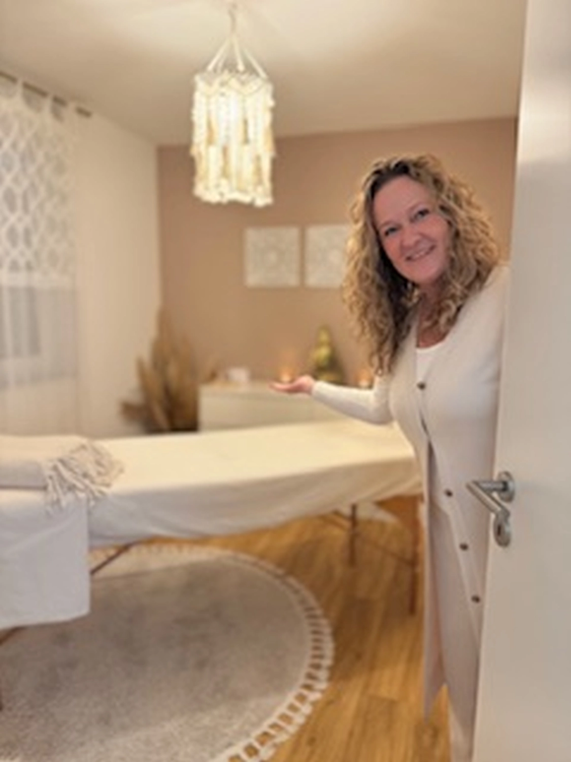 Reiki Goppingen, Ursula Roth, Jnana Kundalini Reiki, Fernreiki, Chakren, doTERRA, Sakralchakra, Wurzelchakra, Kundalini-Energie
